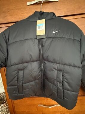 NWT Nike Women's Black Puffer Jacket with White Swoosh Medium
